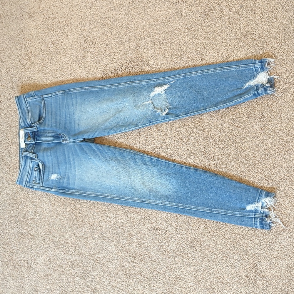 Women's distressed skinny jeans